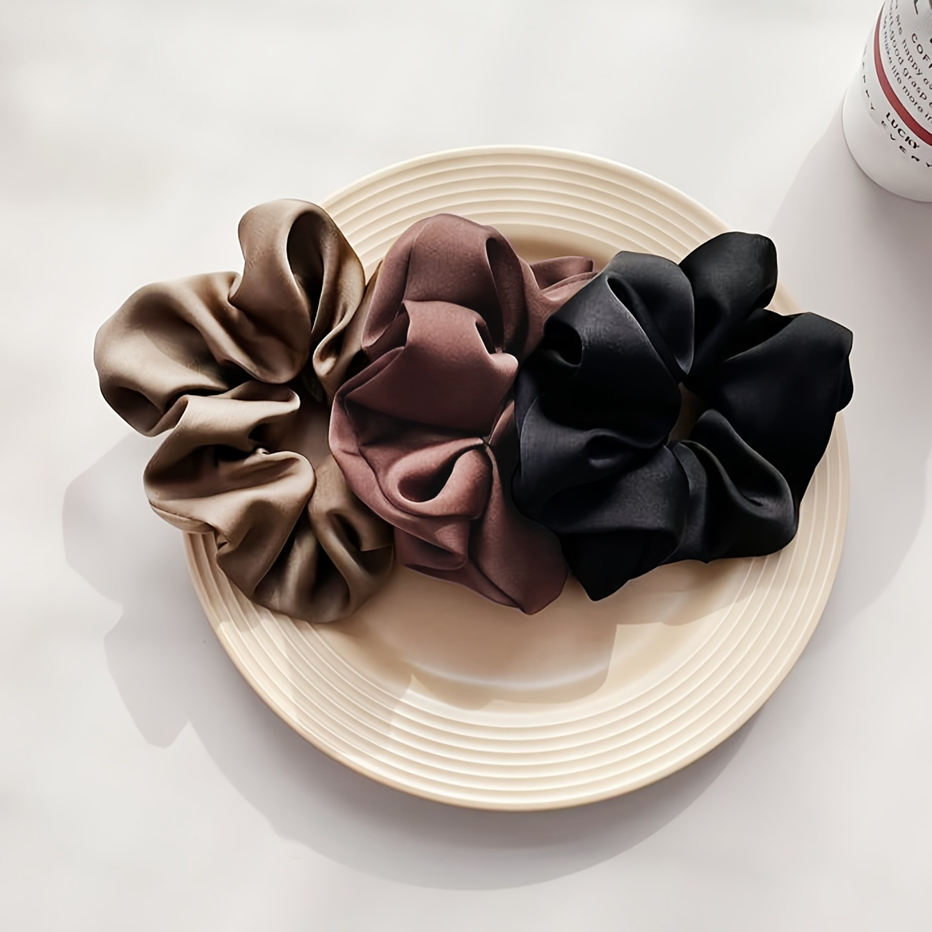A set of three monochrome sati - Hair Care Gift Set avis et prix